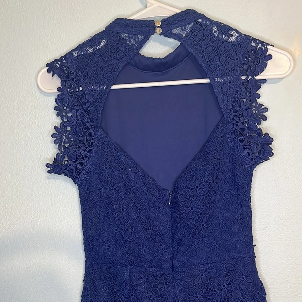 Women’s Mi ami navy blue lace open back shorts and short sleeved romper size xxs - Image 4