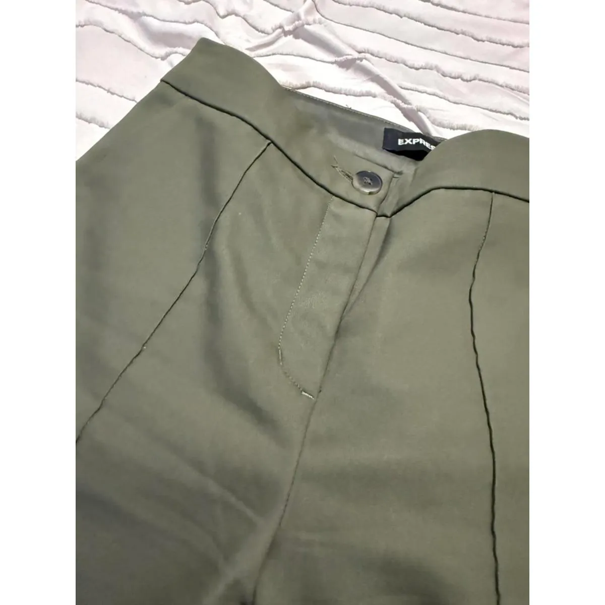 Express Women's Olive Green Casual Pants - Image 3