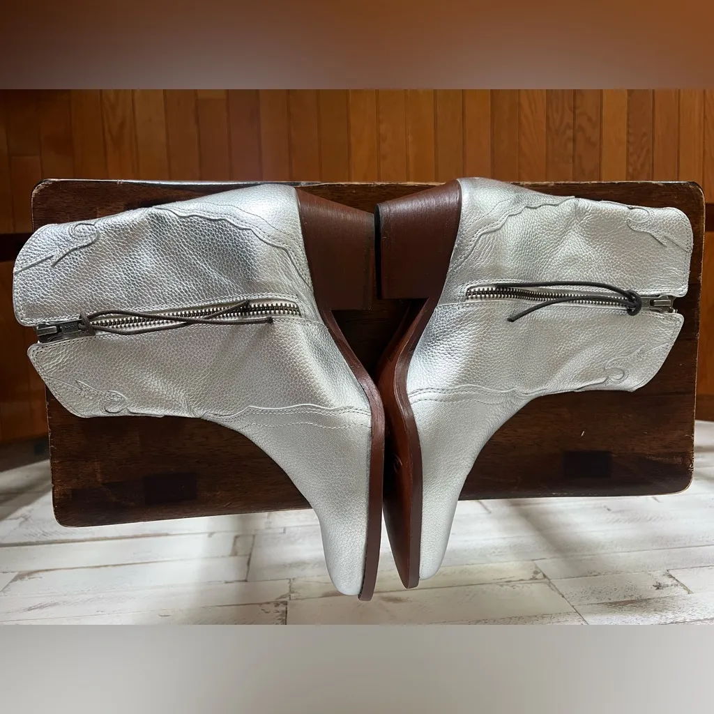 Free people New Frontier Silver Leather Western Ankle Booties Sz Euro 36./6 - Image 9