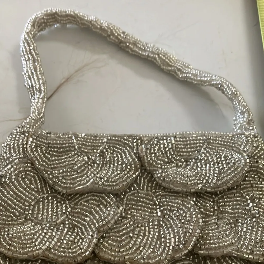 La Regale Vintage  beaded hand bag - Image 3