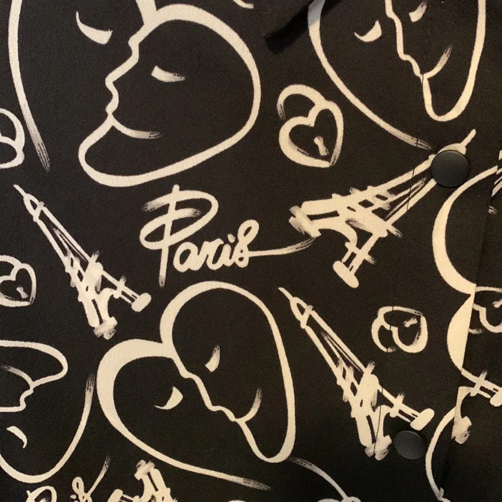 NWT Catherine Malandrino Black & White Paris Snap Up Blouse Size M - Image 2