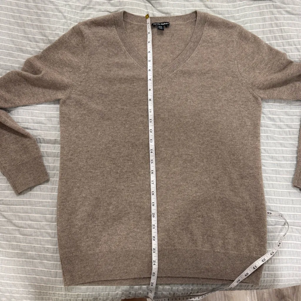 Hilary Radley 100% cashmere Sweater Beige V-neck 100% Cashmere Sweater Medium - Image 5