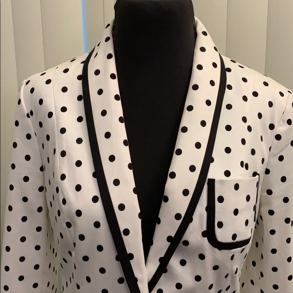 EXPRESS  white with black polka dots blazer. EUC - Image 3