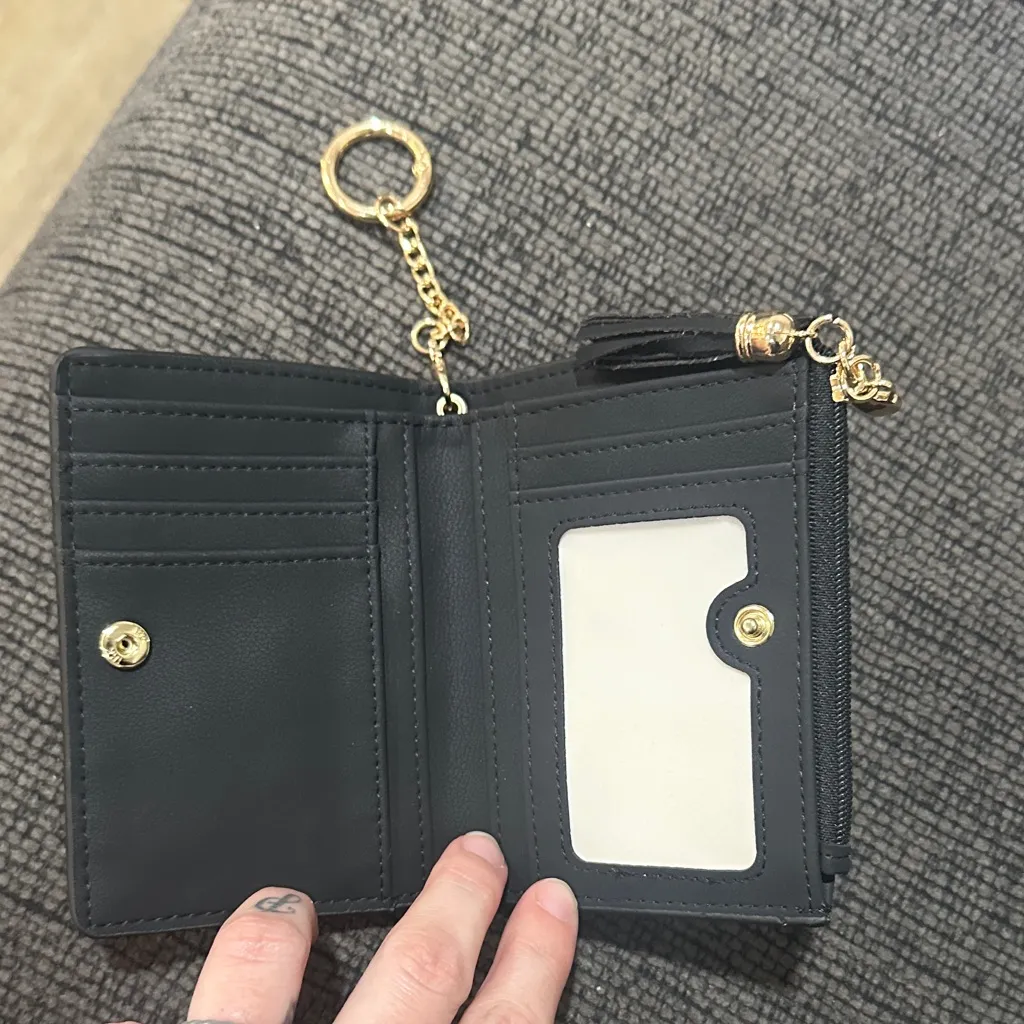 Elegant Black Wallet with Gold Accents - Image 2