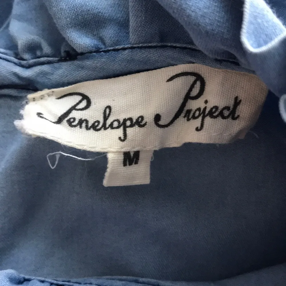 Penelope Project Denim Chambray Ruffle Embroidered Floral Blouse Medium Blue - Image 6