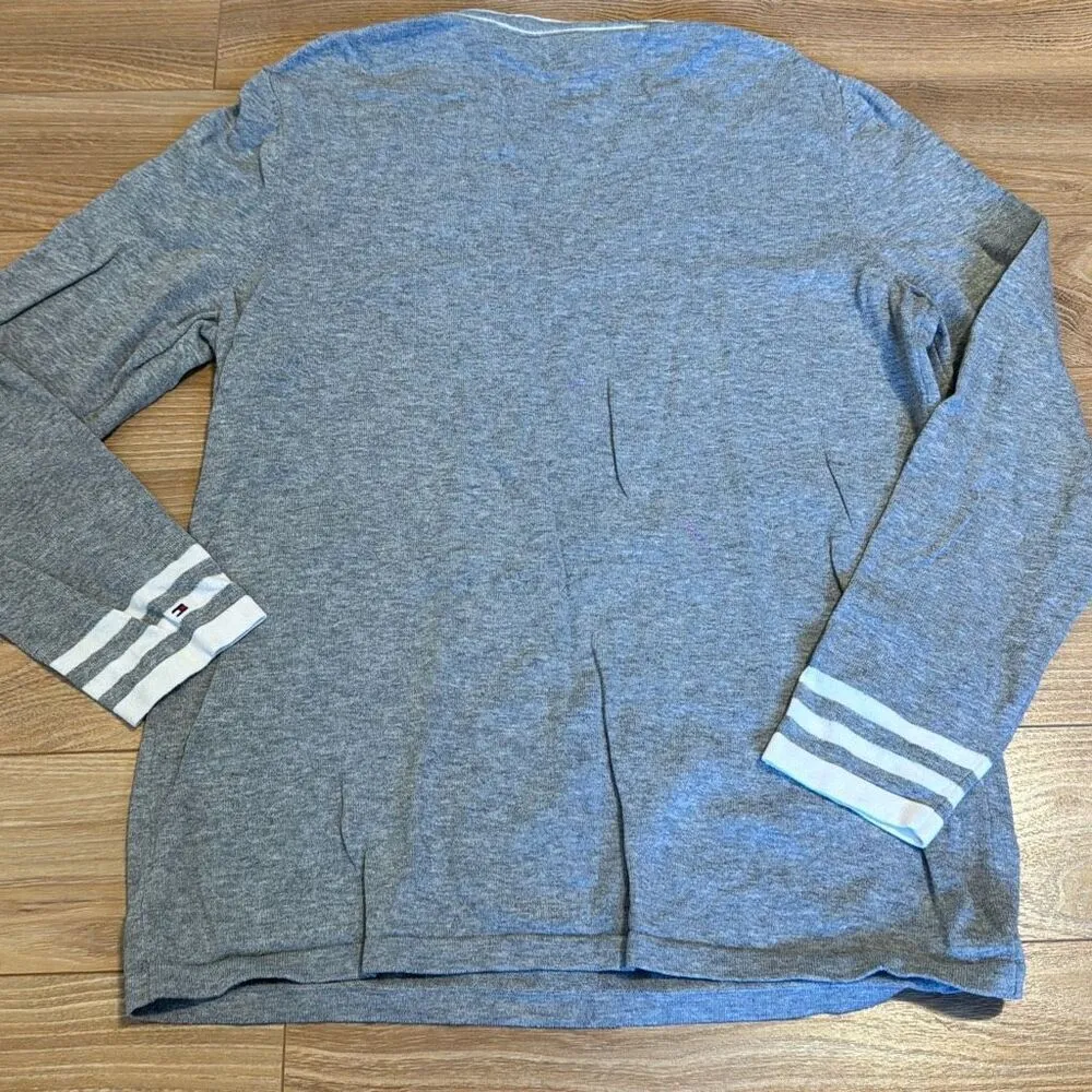 Tommy Hilfiger women’s 100% cotton v neck gray sweater size large women’s - Image 7