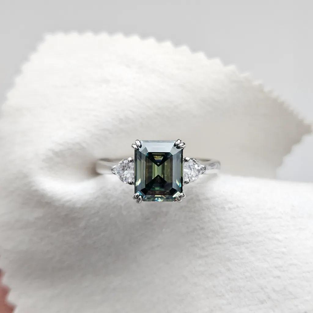 4ct Bluegreen Emerald Moissanite Ring. Size 9.5 - Image 2