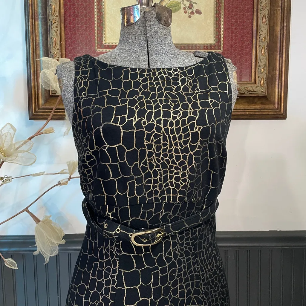 Vintage Cache Gold Metallic Sleeveless Boat Neck Belted Sheath Dress - Sz 6 🧡🎀 - Image 4