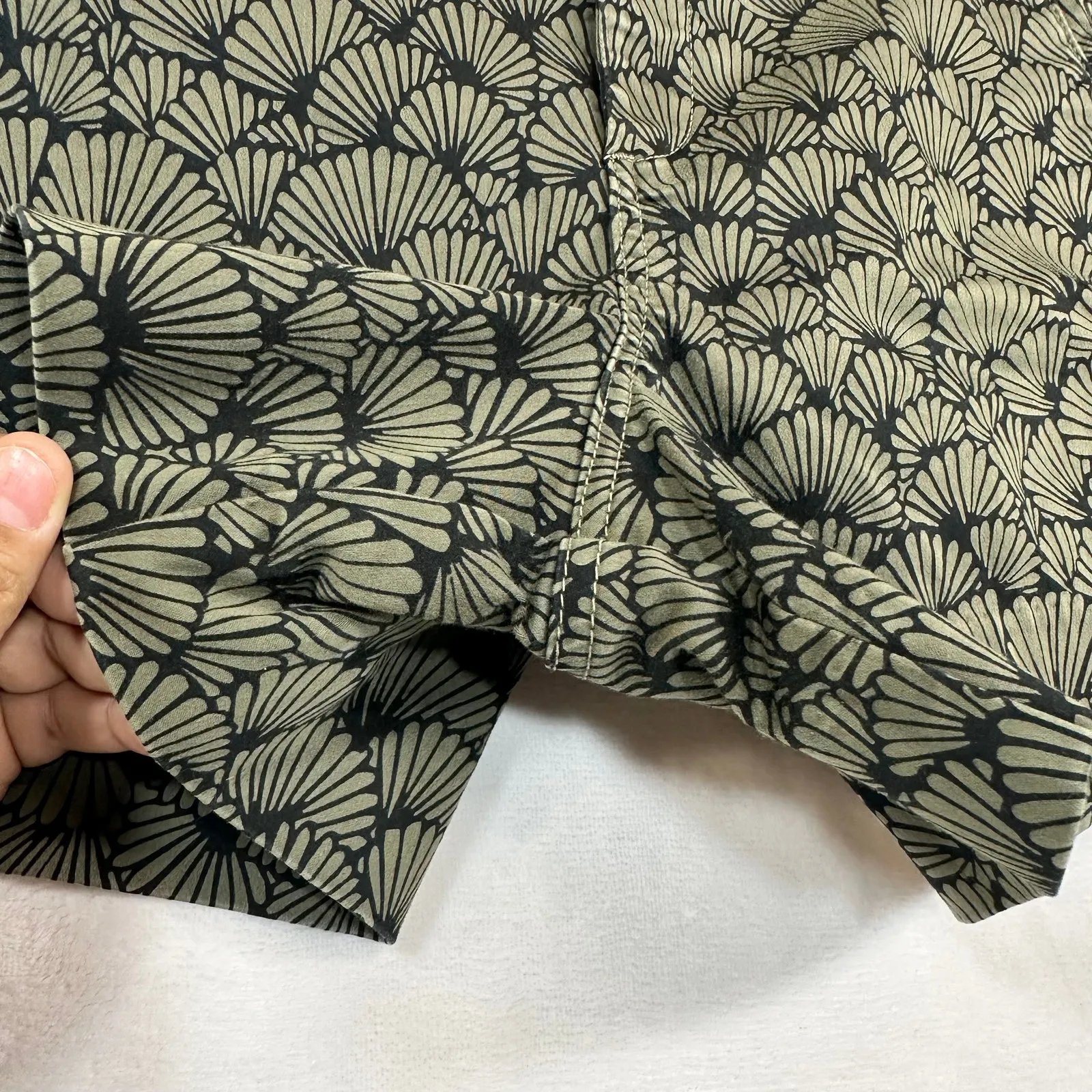 Anthropologie Level 99 Shorts 30 Green Clamshell Chino Workwear Zipped‎ Pockets - Image 4