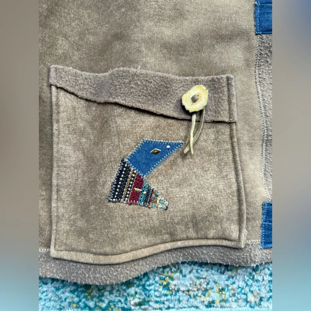 Vintage 90s Creative Coyote denim beaded appliqué button sweatshirt, size large Tan - Image 2