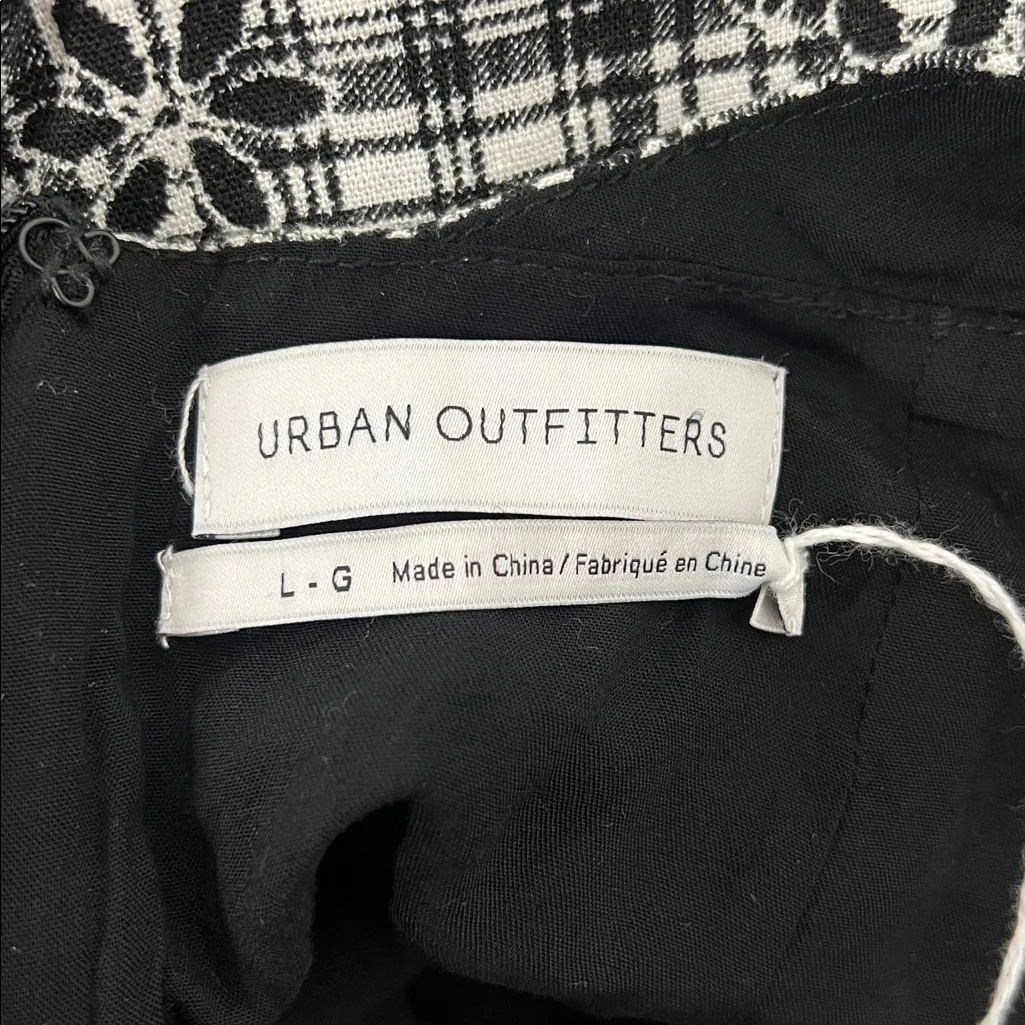 Urban Outfitters Women’s Black & White Floral Mini Dress - Open Back Size:Large - Image 3