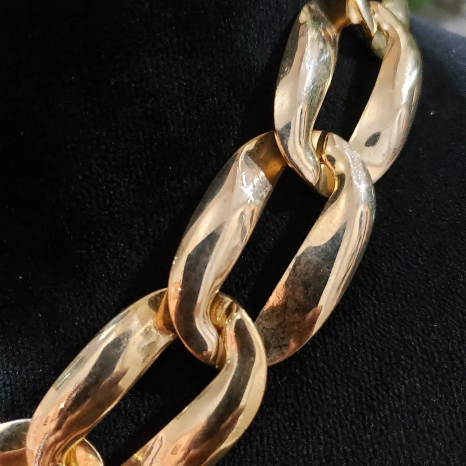 Women's Lightweight Gold Plated Cuban Link Chain Style Choker Collar Necklace - Image 3