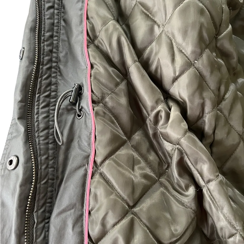 Victoria’s Secret olive green parka jacket with removable faux fur hood. - Image 16