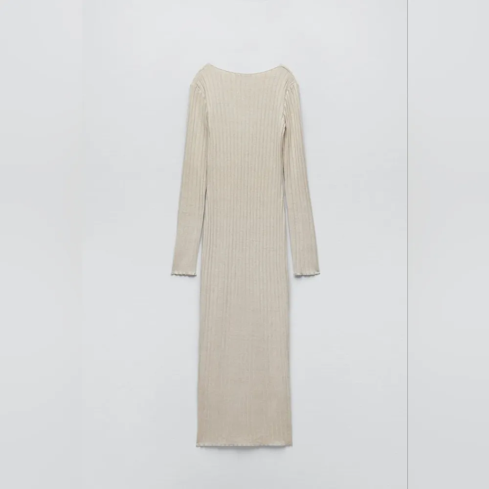 NWT  SOFT RIBBED DRESS V-neck midi dress with long sleeves. Size Small - Image 7