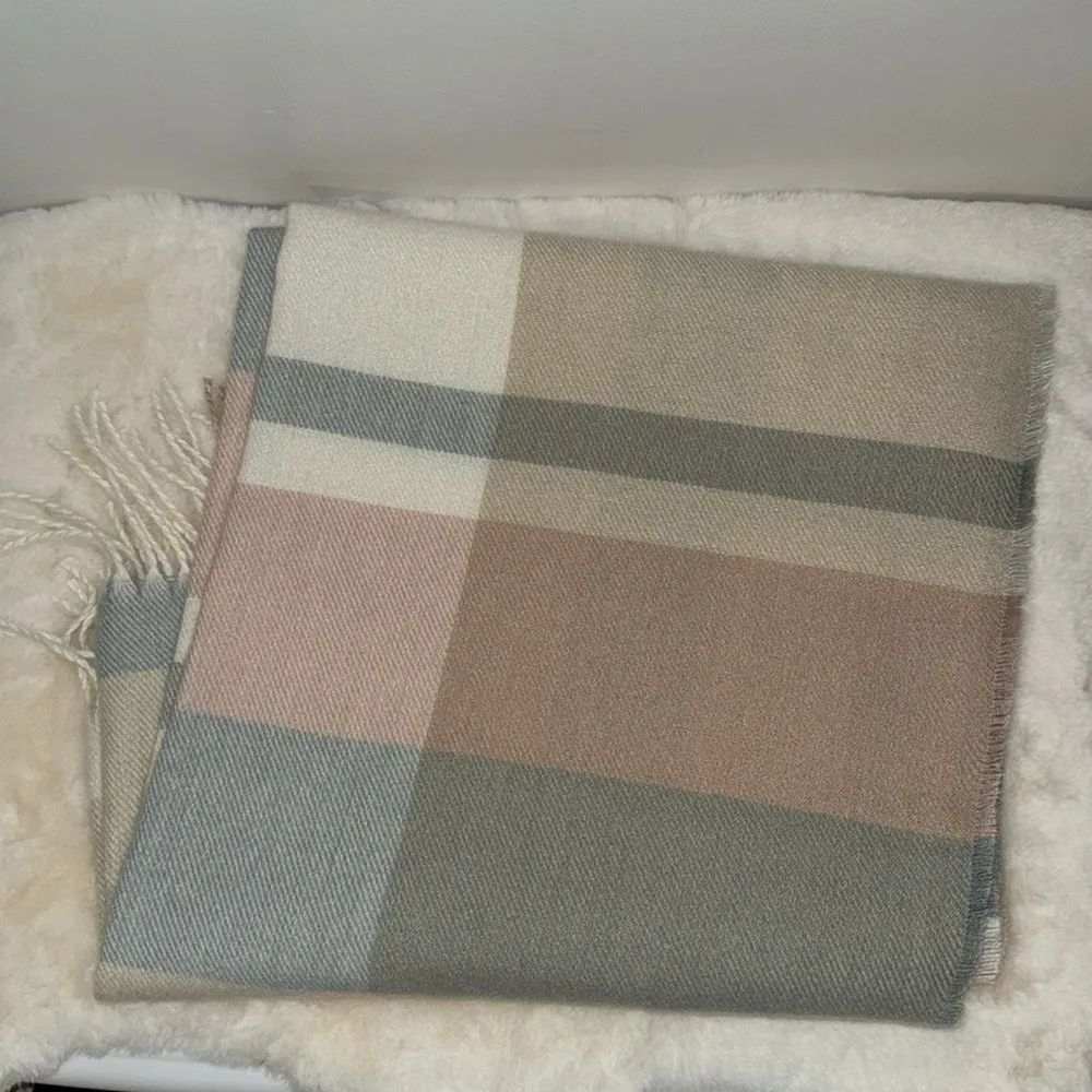 Liz Claiborne Knit Scarf Autumn Plaid Tan Blue Pink NEW - Image 4