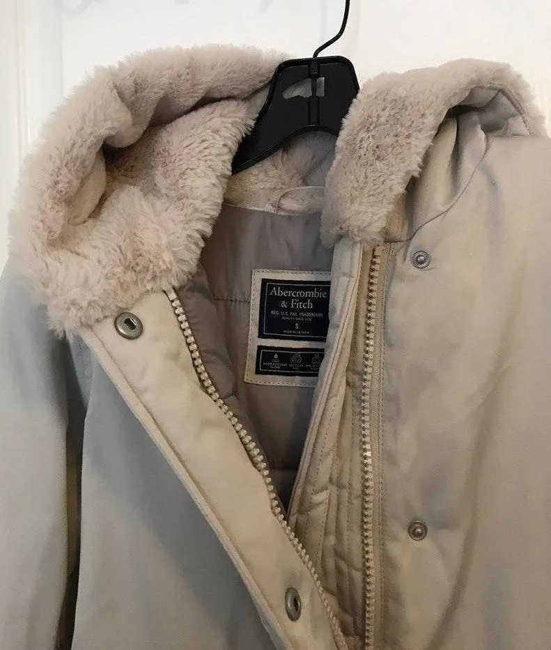 Abercrombie & Fitch Selling My Coat  - Image 3