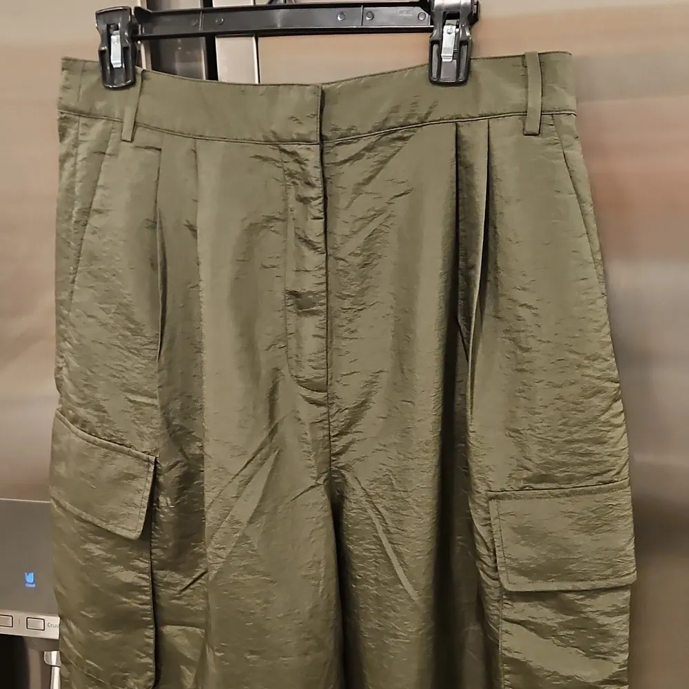 💕TIBI💕 Stella Crispy Nylon Pleated Cargo Pant ~ Army Green 8 NWT - Image 8
