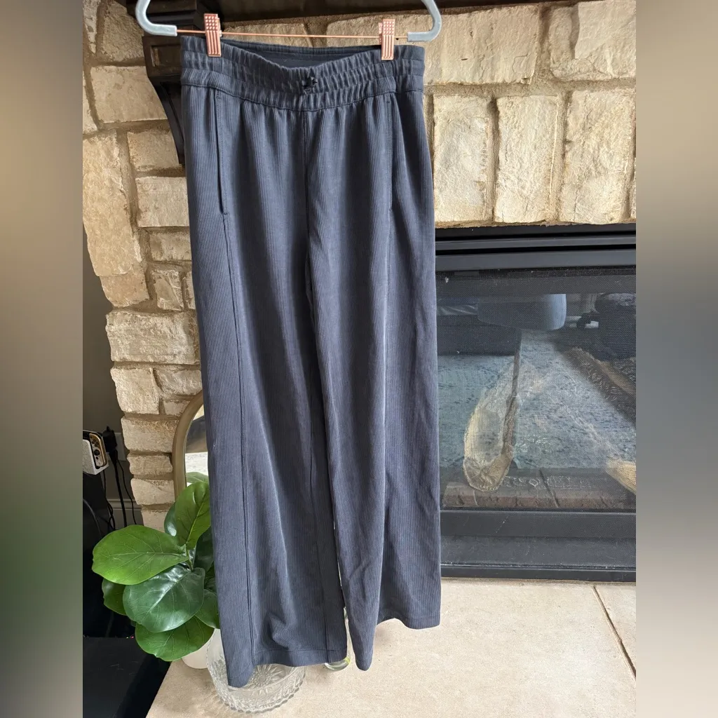 NWOT lululemon Softstreme turtleneck pullover, black, size 0. - Image 5