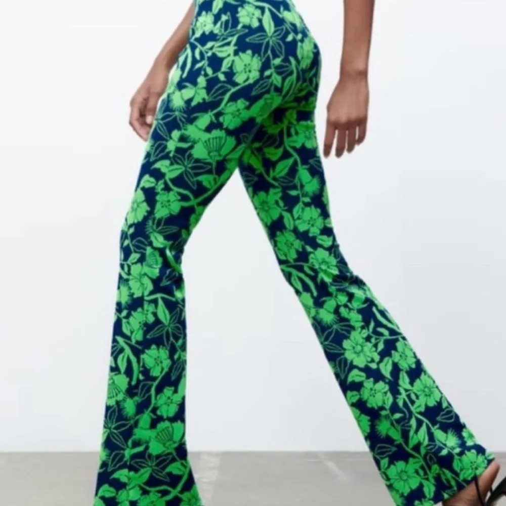 NWT Zara Green Blue Jacquard Floral Print High Waisted Flare Pants - Image 3