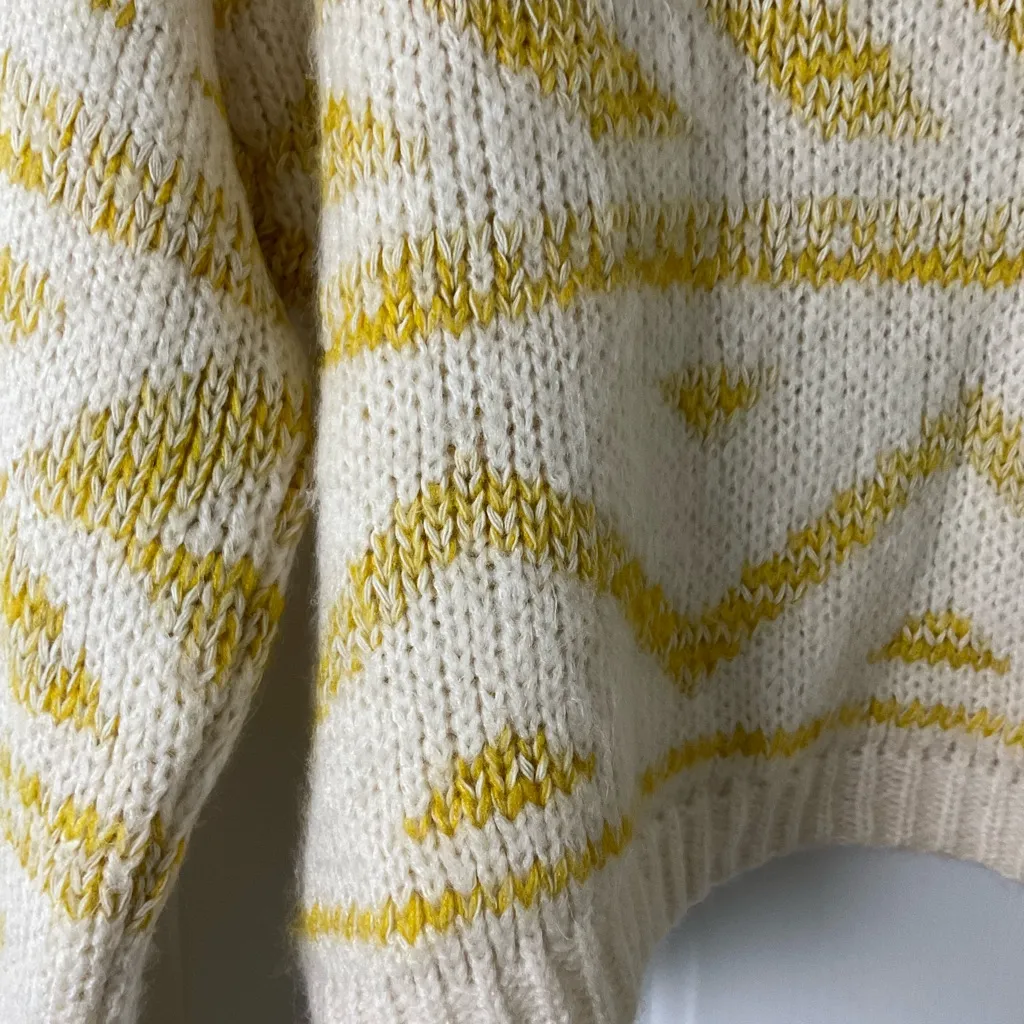 Stradivarius Crew Neck Knit Sweater Size Medium Yellow and Cream - Image 5