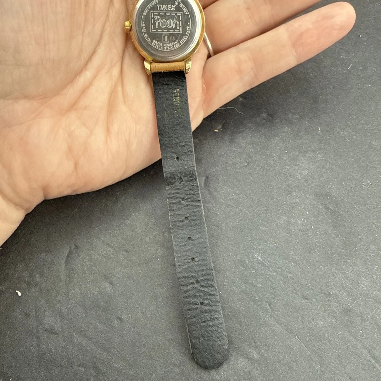 Walt Disney Winnie the Pooh Watch with Bees Timex Water Resistant Untested - Image 8