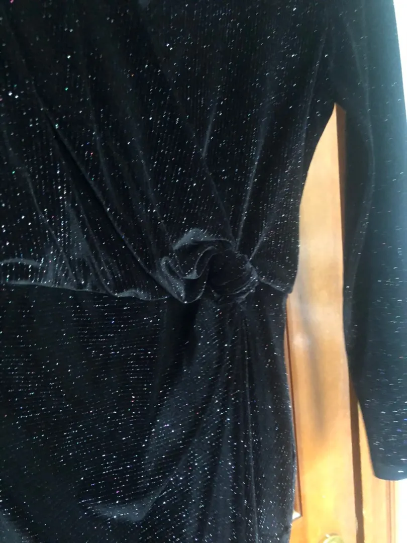 Long Sleeve Glitter Wrap Dress - Image 4