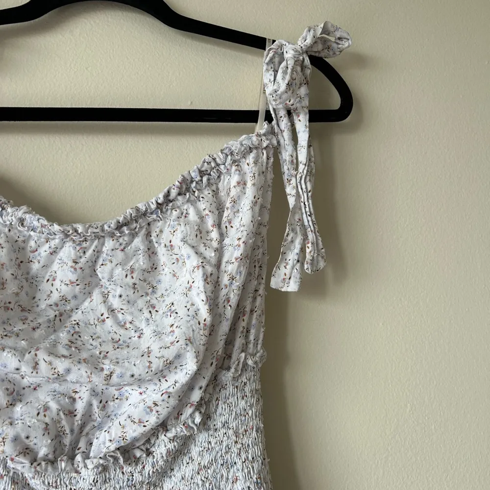 NWOT Forever 21 White Floral Ruffle Ruched Romper Shoulder Ties Gathered Waist - Image 2