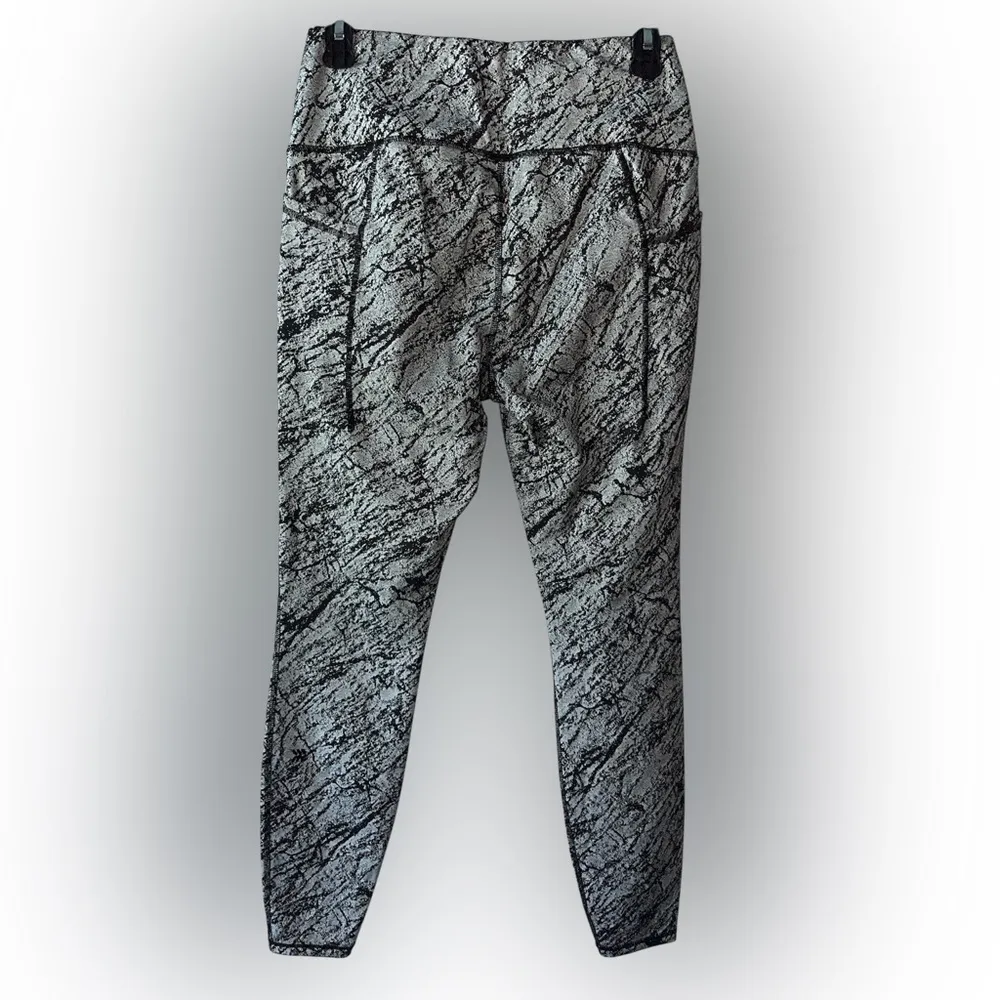 All in Motion Black and White Patterned Leggings - Image 2