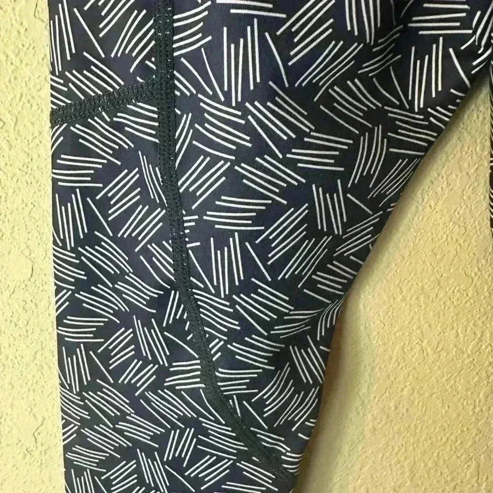 Zyia light & tight pocket navy hay stacks leggings Sz 0 25” - Image 4