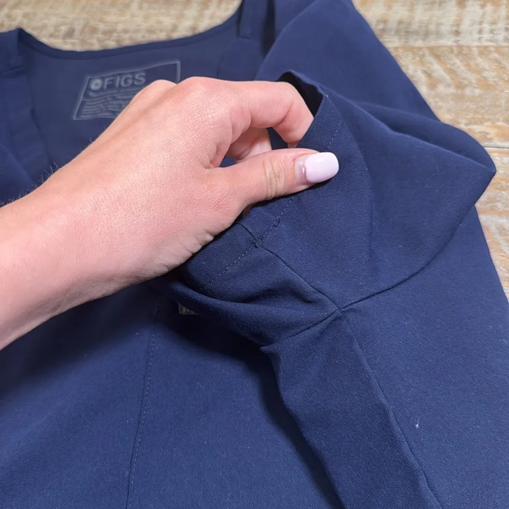 FIGS  navy blue scrub to size large - Image 7
