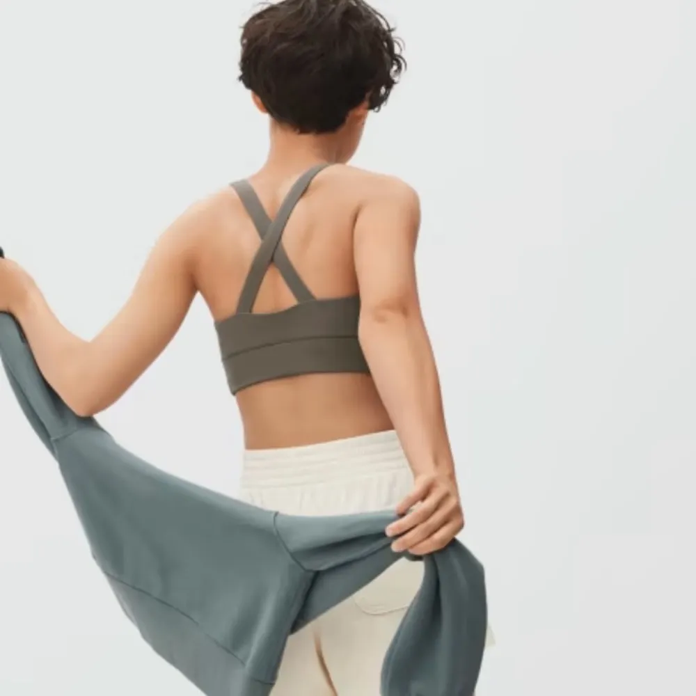 Everlane The Perform Cropped Top Dark Forest Taupe Size Medium - Image 4