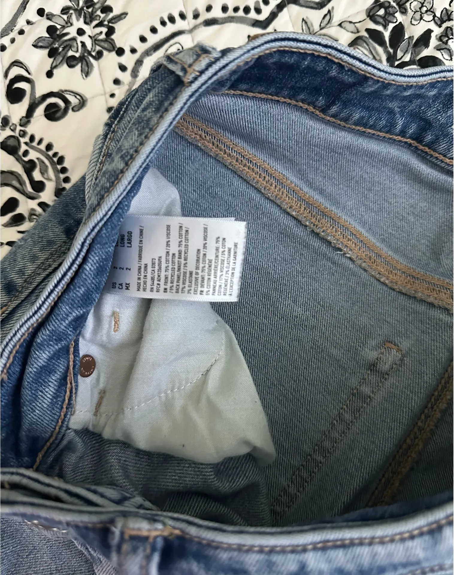 American Eagle Mom Jeans - Image 3