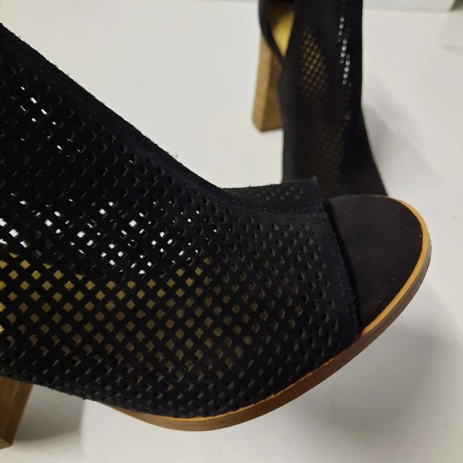 Marc Fisher Deztin Chunky Heel Suede Shoes Women's 6M Black Open Toe Sandals - Image 7