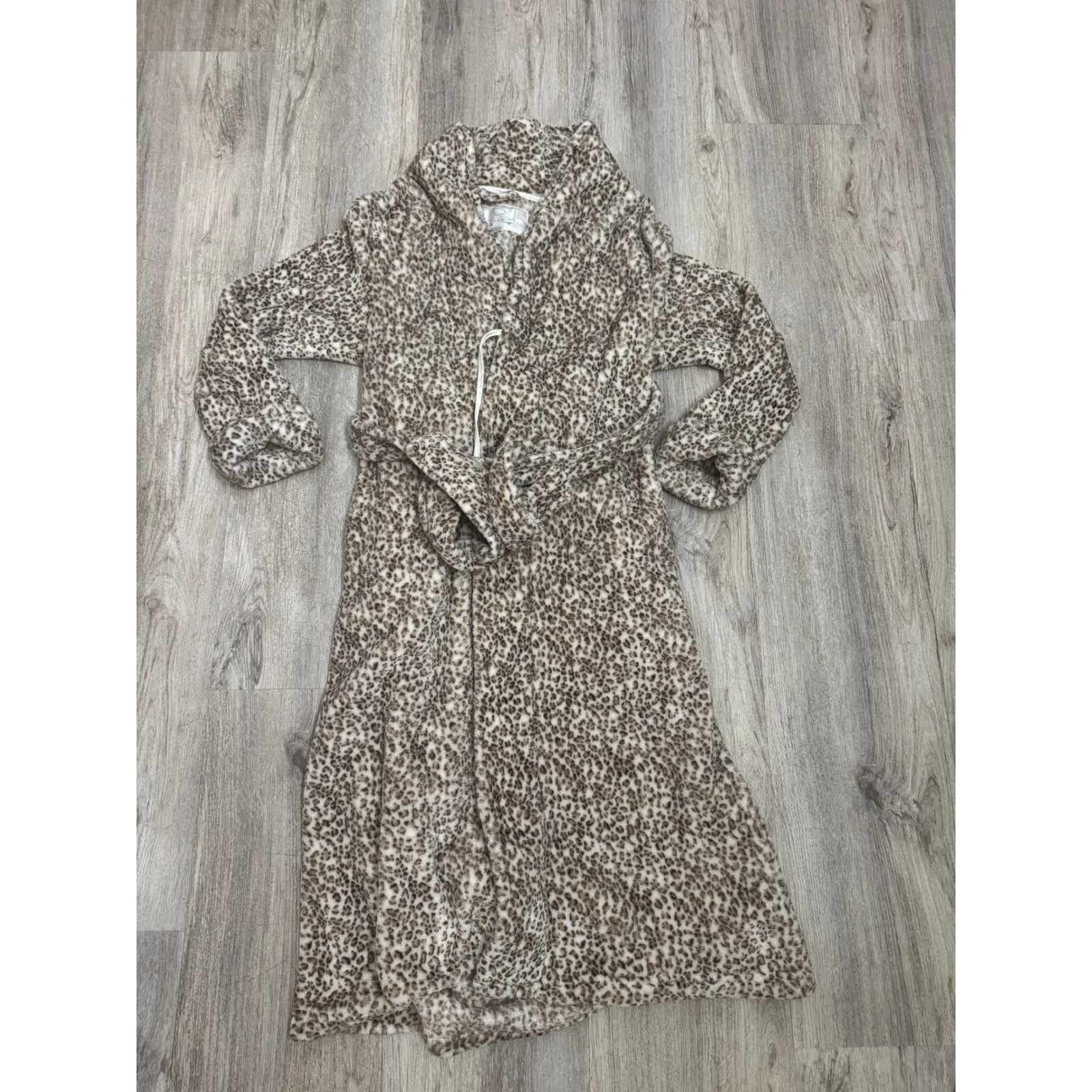 Oscar de la Renta Women's Leopard Print Plush Robe Belted Shawl Collar Cozy - Image 2