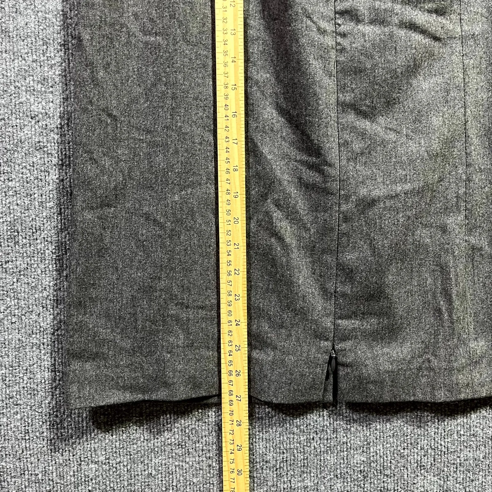 Armani Collezioni Midi Pencil Skirt Womens 12 Grey Wool Front Zip Streetwear - Image 2