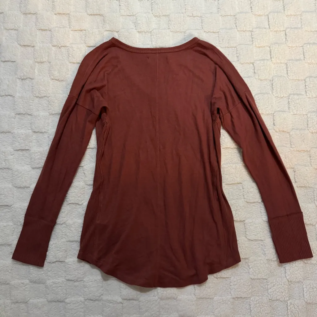 Abercrombie & Fitch Women’s Rust Orange V-Neck Knit Sweater Top, Size Medium - Image 2
