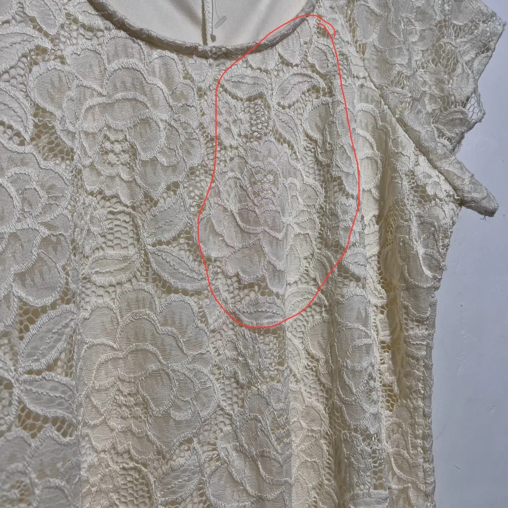 White lace floral top Brittany Black size small S : Box Q: - Image 2