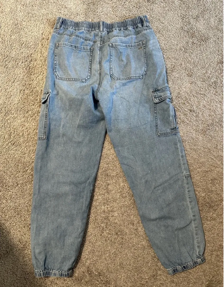 American Eagle Cargo Jeans - Image 4