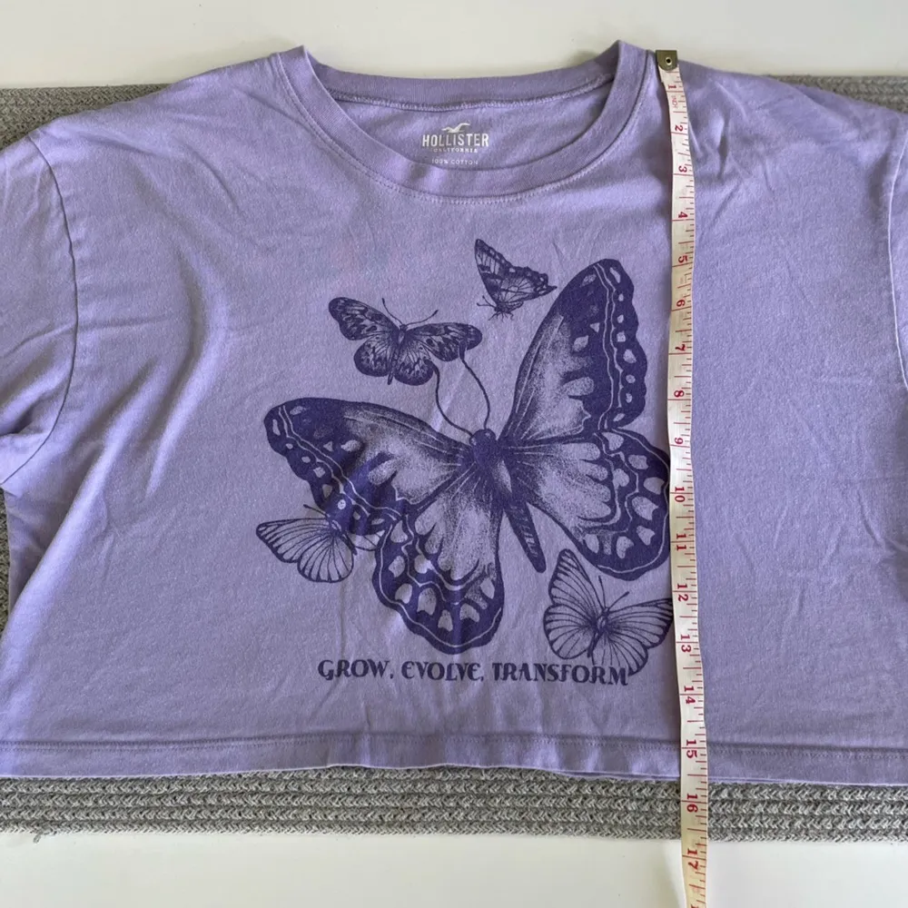 Hollister Purple Butterfly Cropped Graphic Tee Shirt Size XS - Image 6