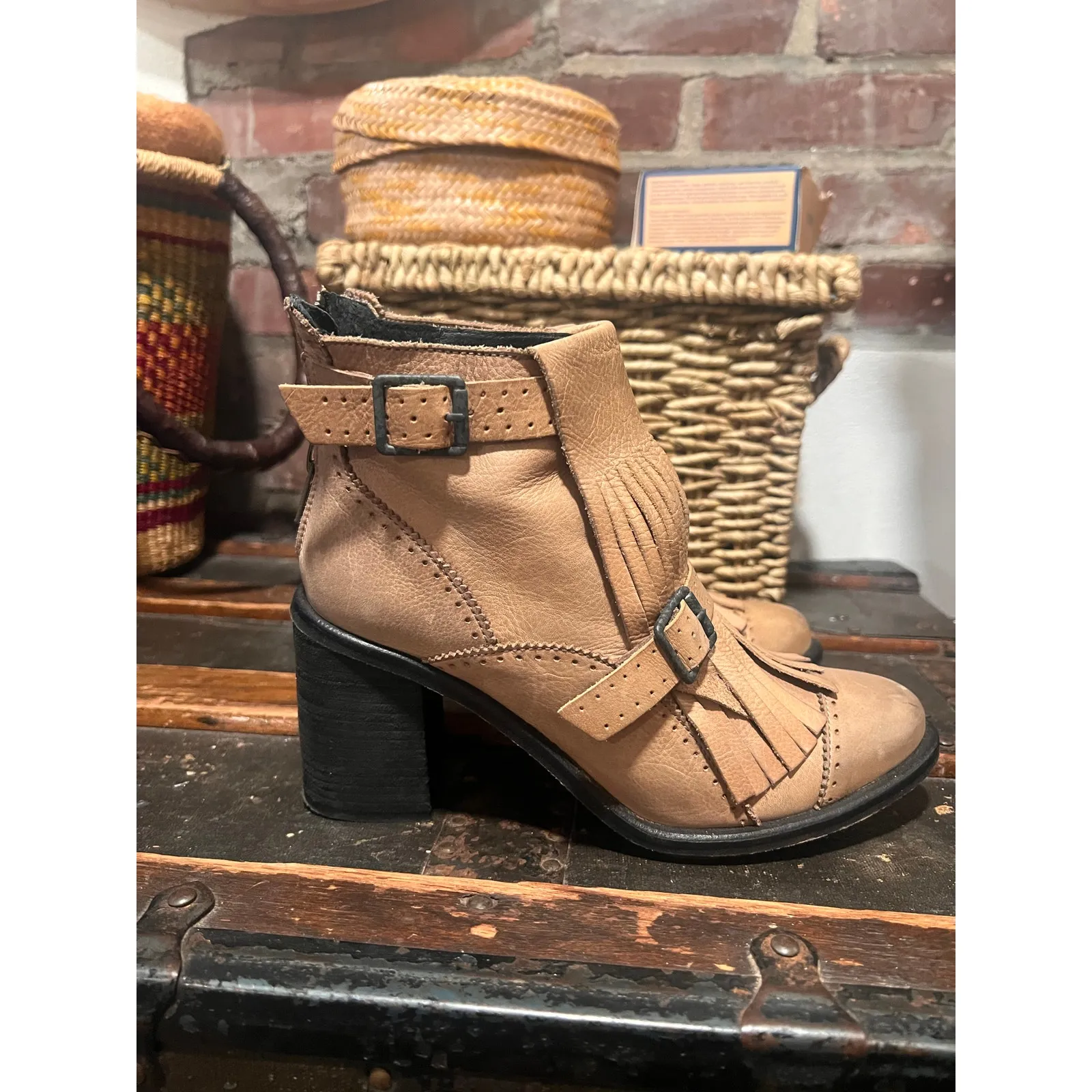 Womens Free People Kiltie Fringe Distressed Ankle Leather Booties 38  US 8 - Image 3