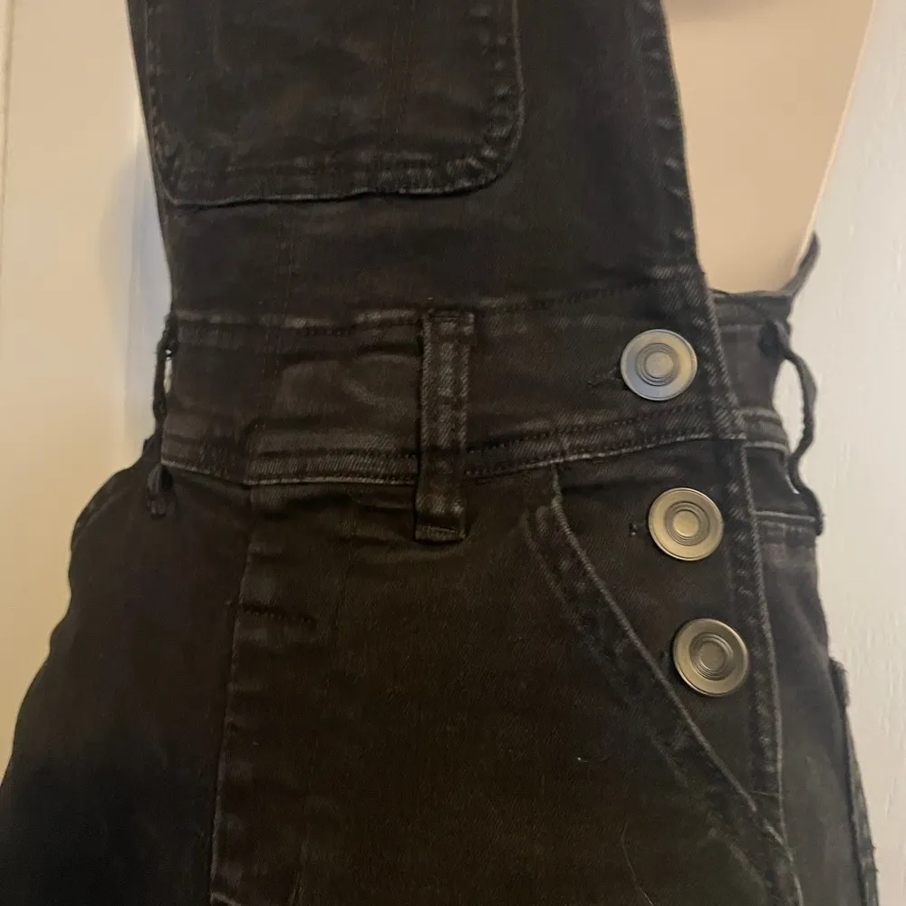 Rue21 Black Denim Short Jean Overalls 2  Adjustable Straps Beach Basic Classic - Image 3