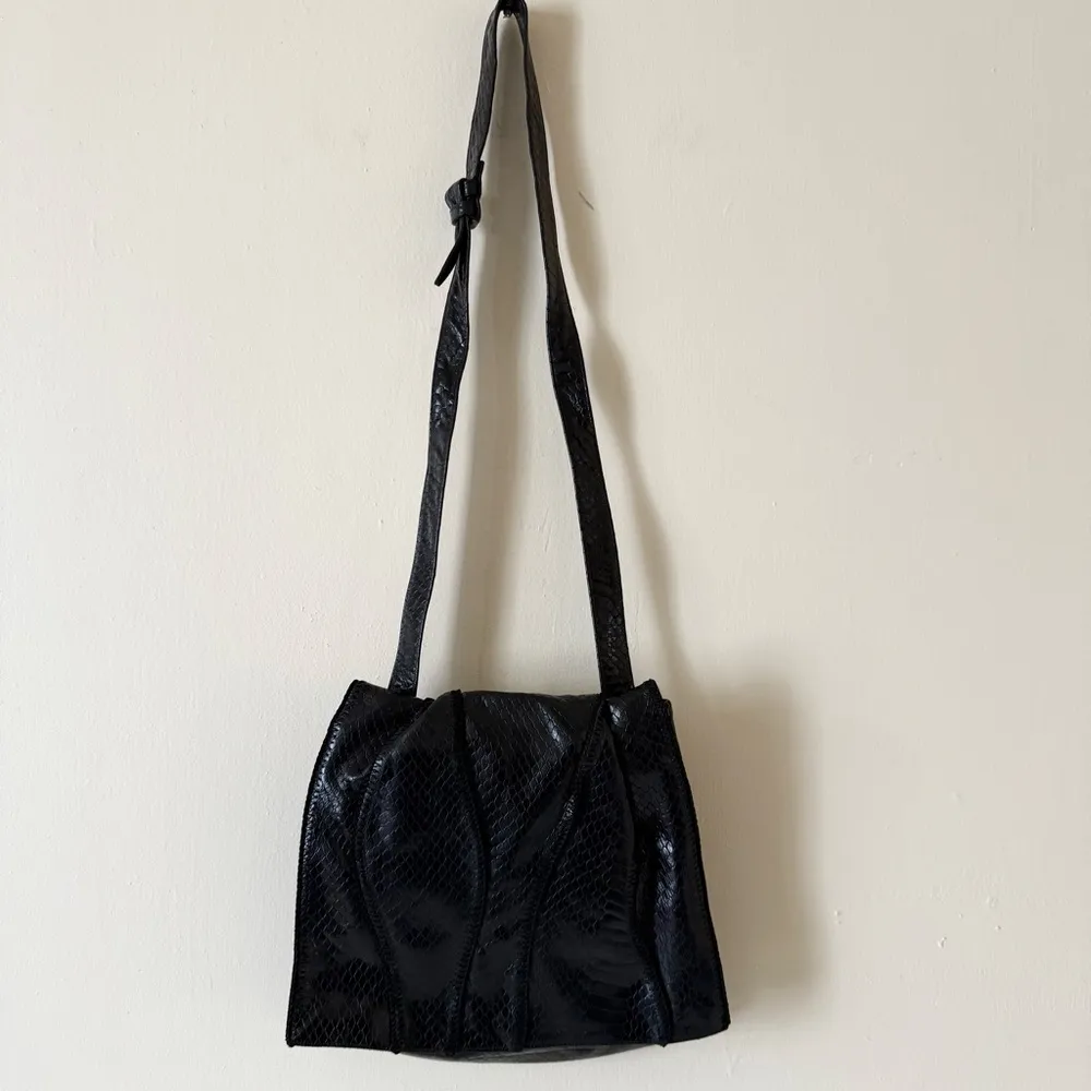 Vintage SHARIF Reptile Embossed Cross Body Shoulder Bag Black - Image 3