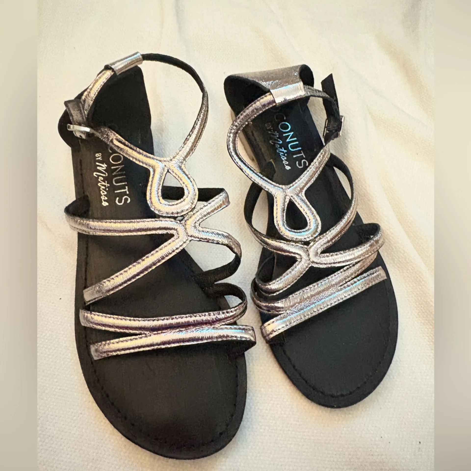 Coconuts by Matisse  sandals silver size 8 nwot - Image 4