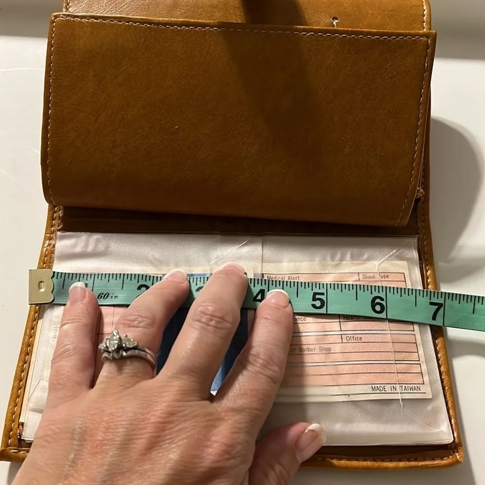 Vintage 70’s wallet snap close money holder checkbook slot pen holder light tan - Image 13