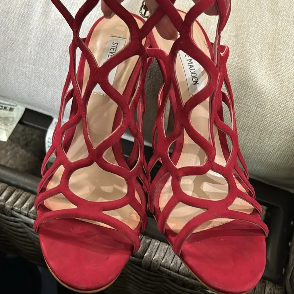 Steve Madden TEAGAN SANDAL IN RED NUBUCK LEATHER - Image 5