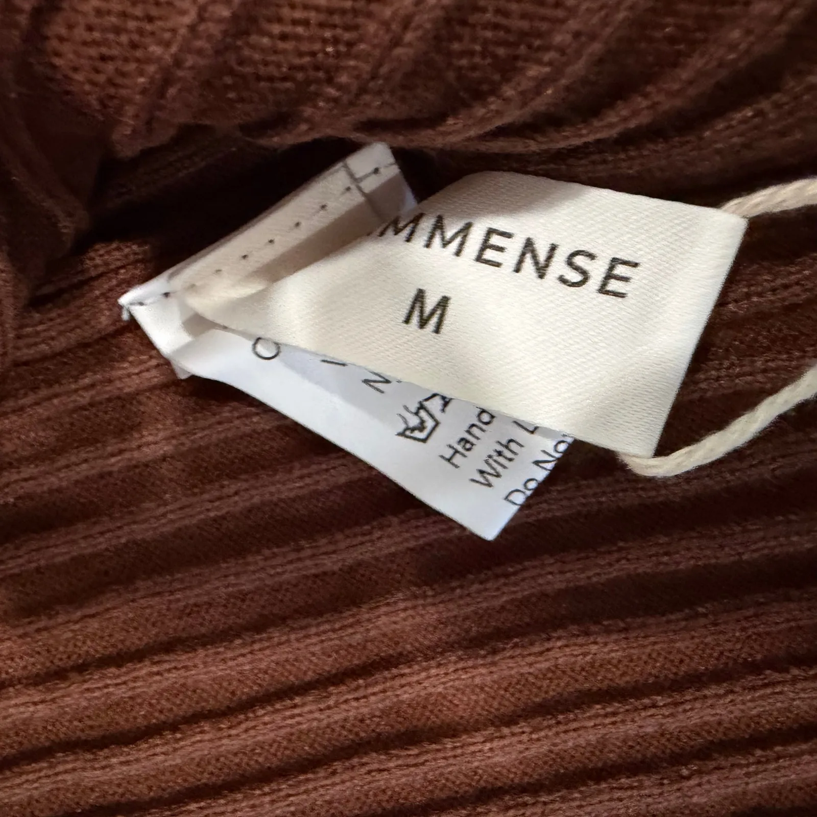 Commense Old Money Minimalist Golden Button Chocolate Brown Split Knit Top M Size M - Image 3