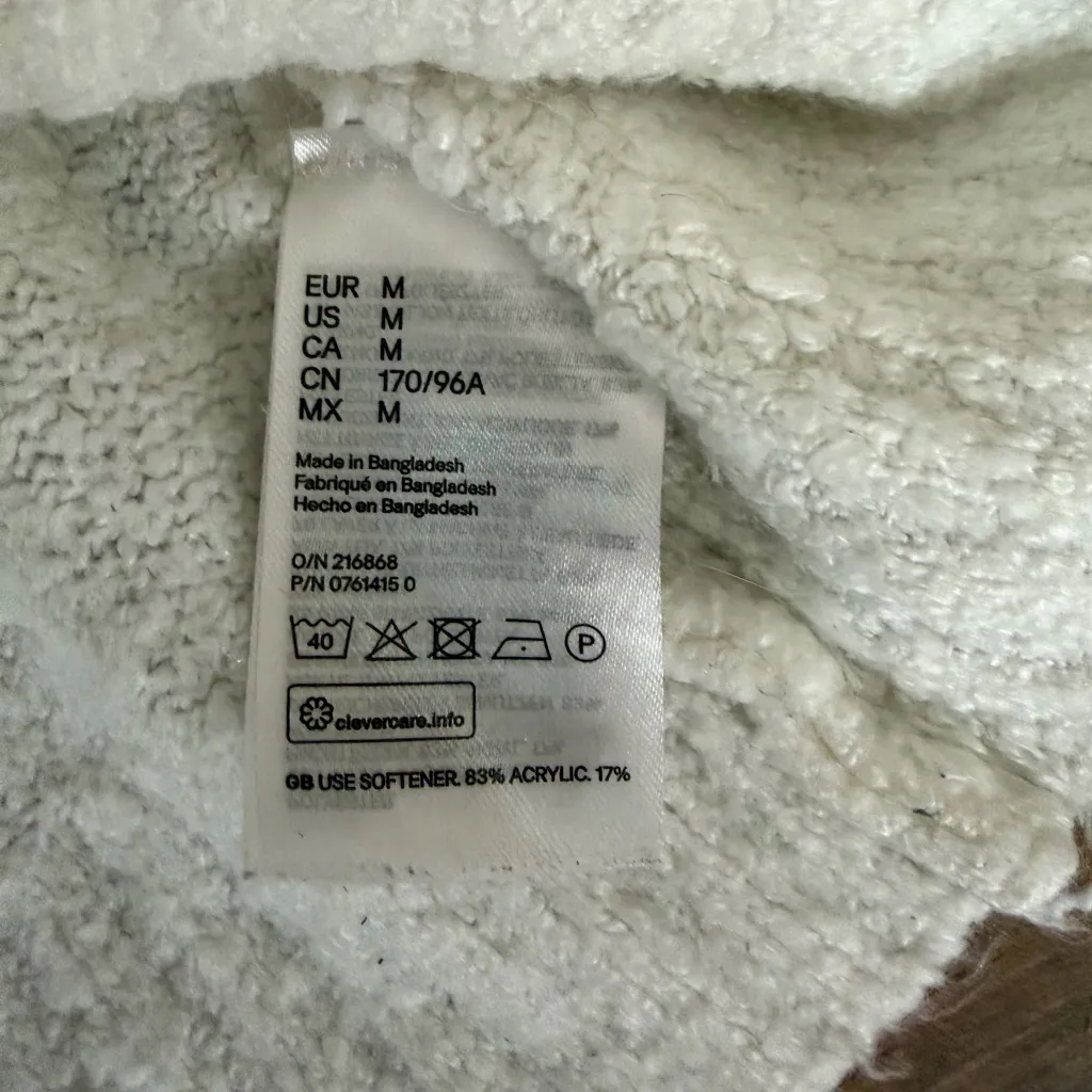 Divided By H&M Soft Cozy White Sweater Size Medium - Image 3