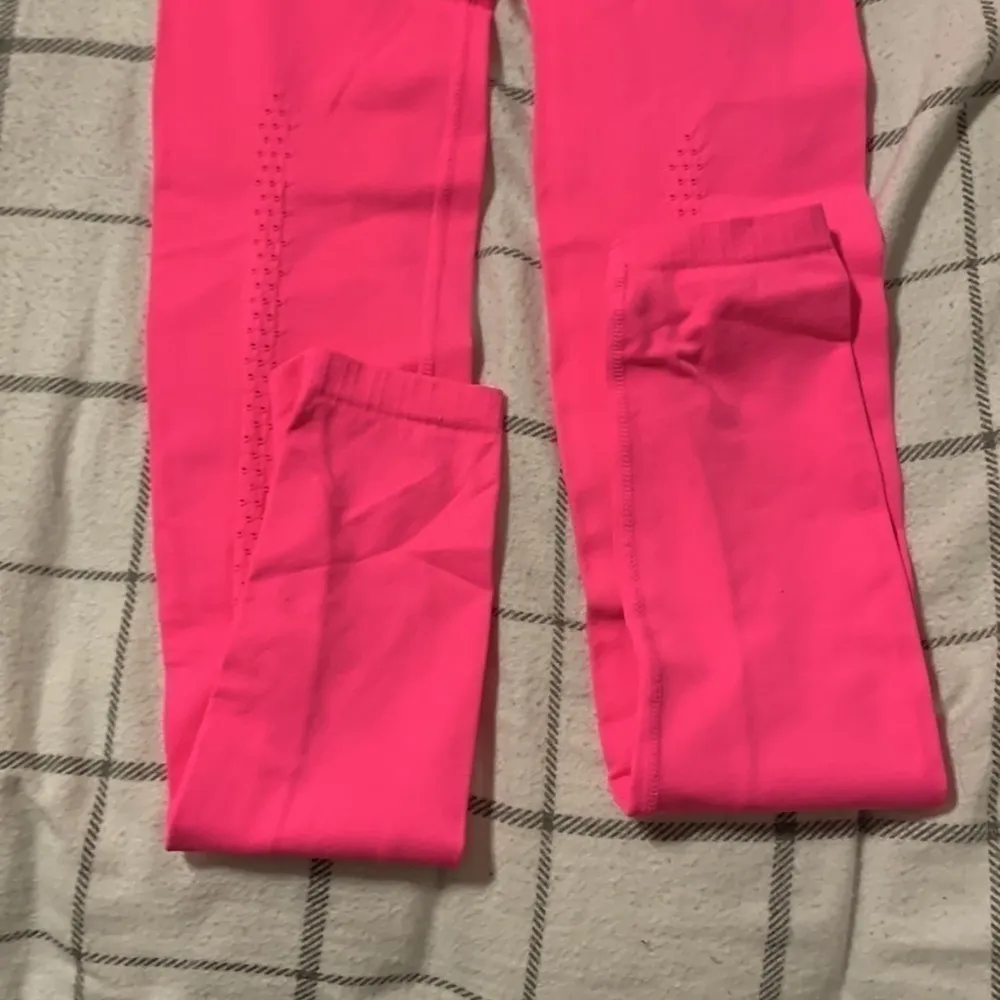 NWT  Good Karma Tropical Pink Barbie leggings. - Image 4