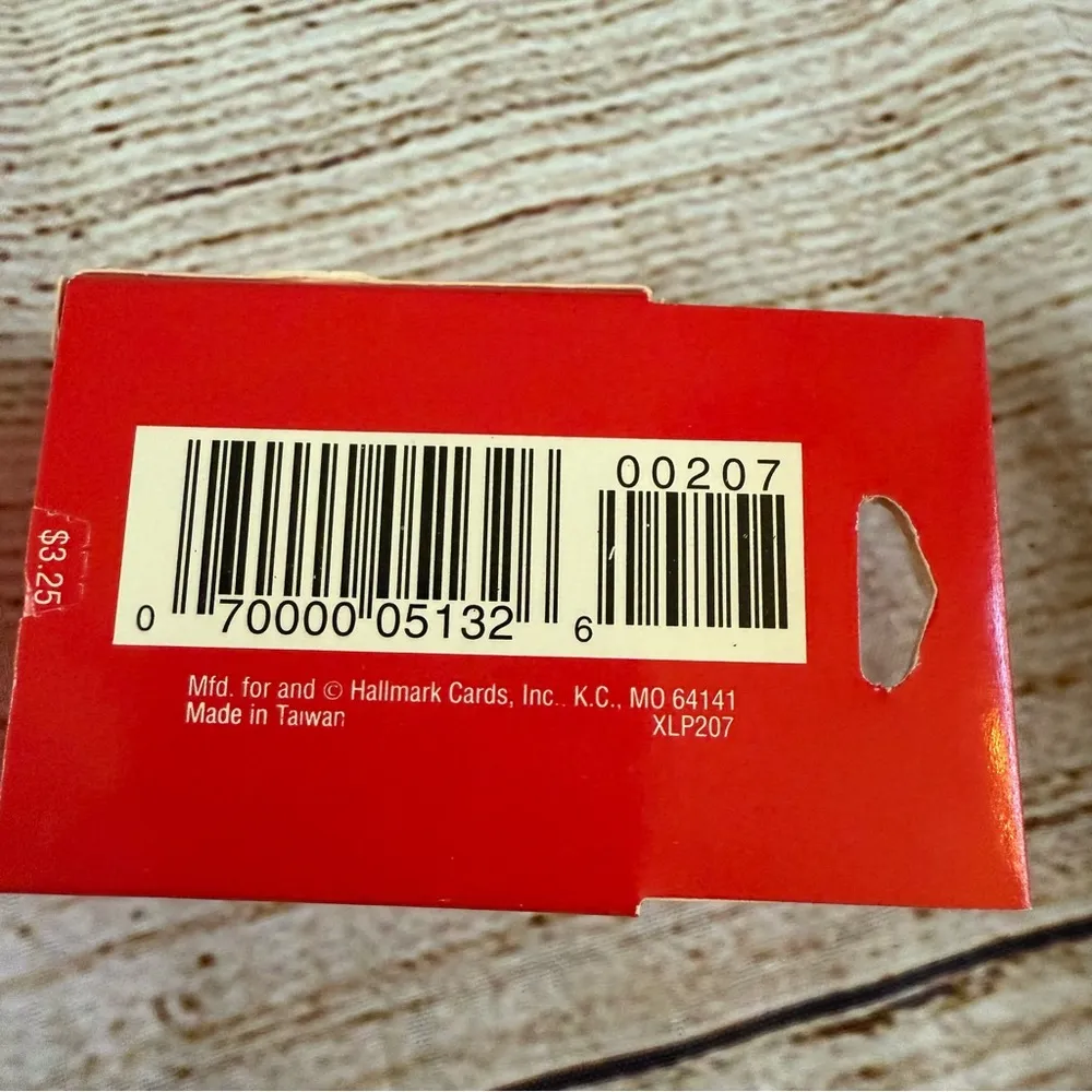 Hallmark Bear Classic Pin Vintage 1986 Valentine Jewelry Metal Bear Pin - Image 5