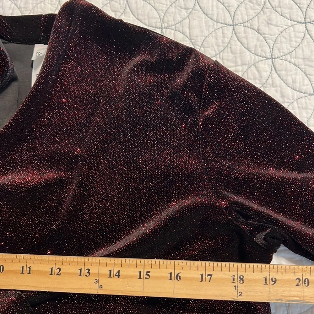 NY Collection womens sz large sparkly red blouse attached black tank & necklace - Image 6